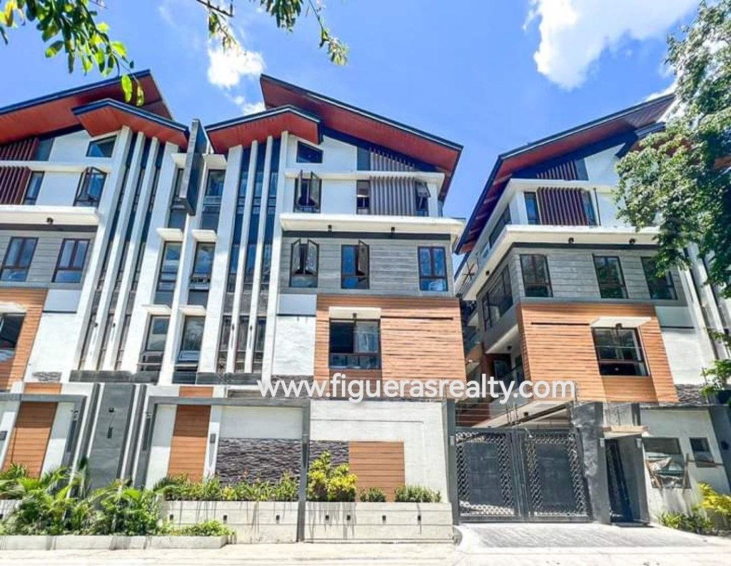 Modern 4-Storey Townhouse with Home Automation, Homelift and Saltwater Pool | Quiapo,&nbsp;Manila